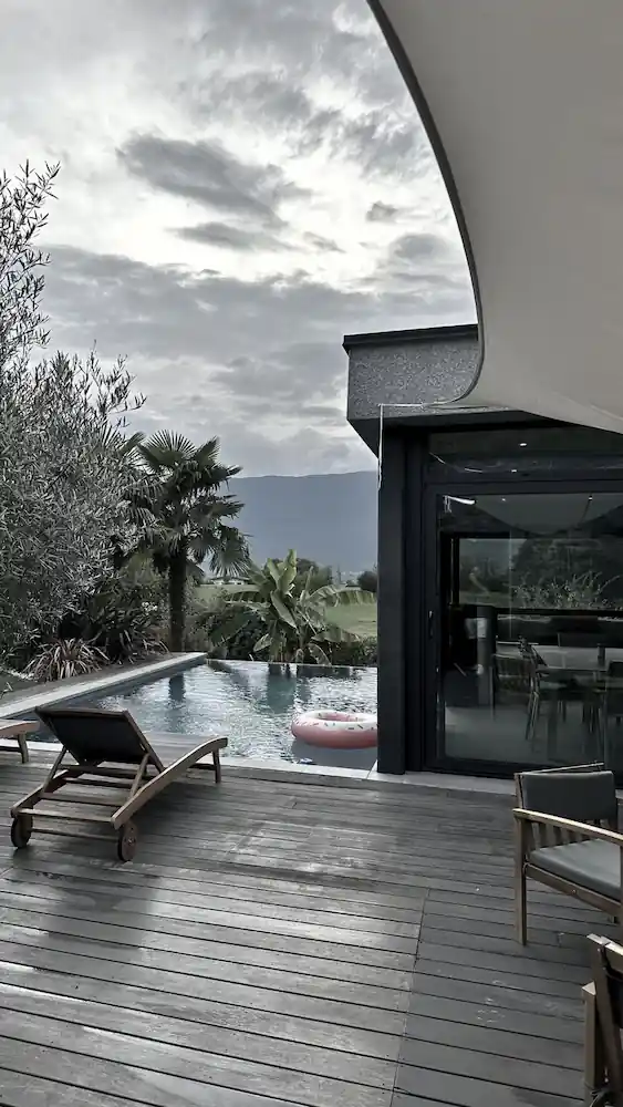 Comparatif rendu photo appartement par smartphone pour location Airbnb