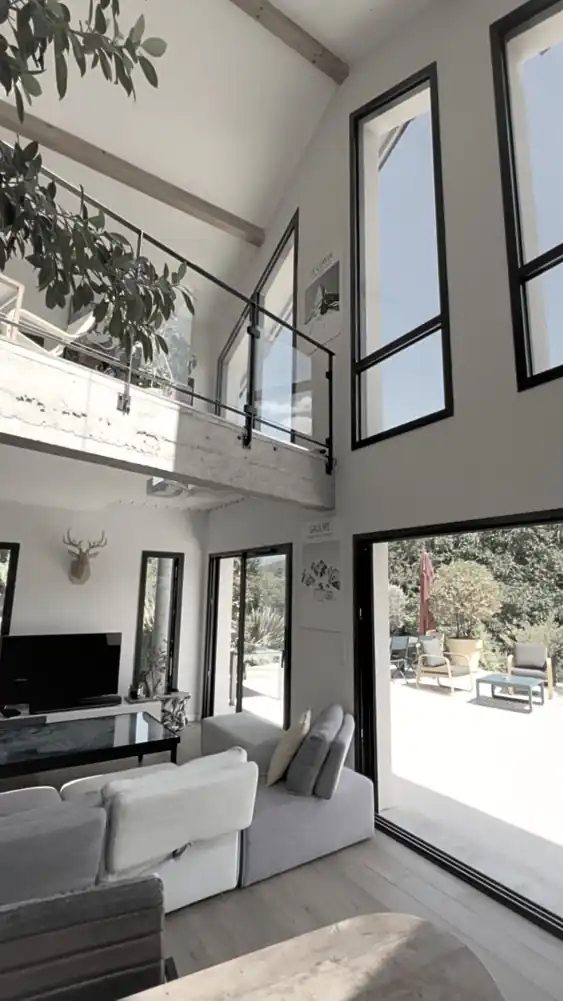 Comparatif rendu photo appartement par smartphone pour agents immobiliers