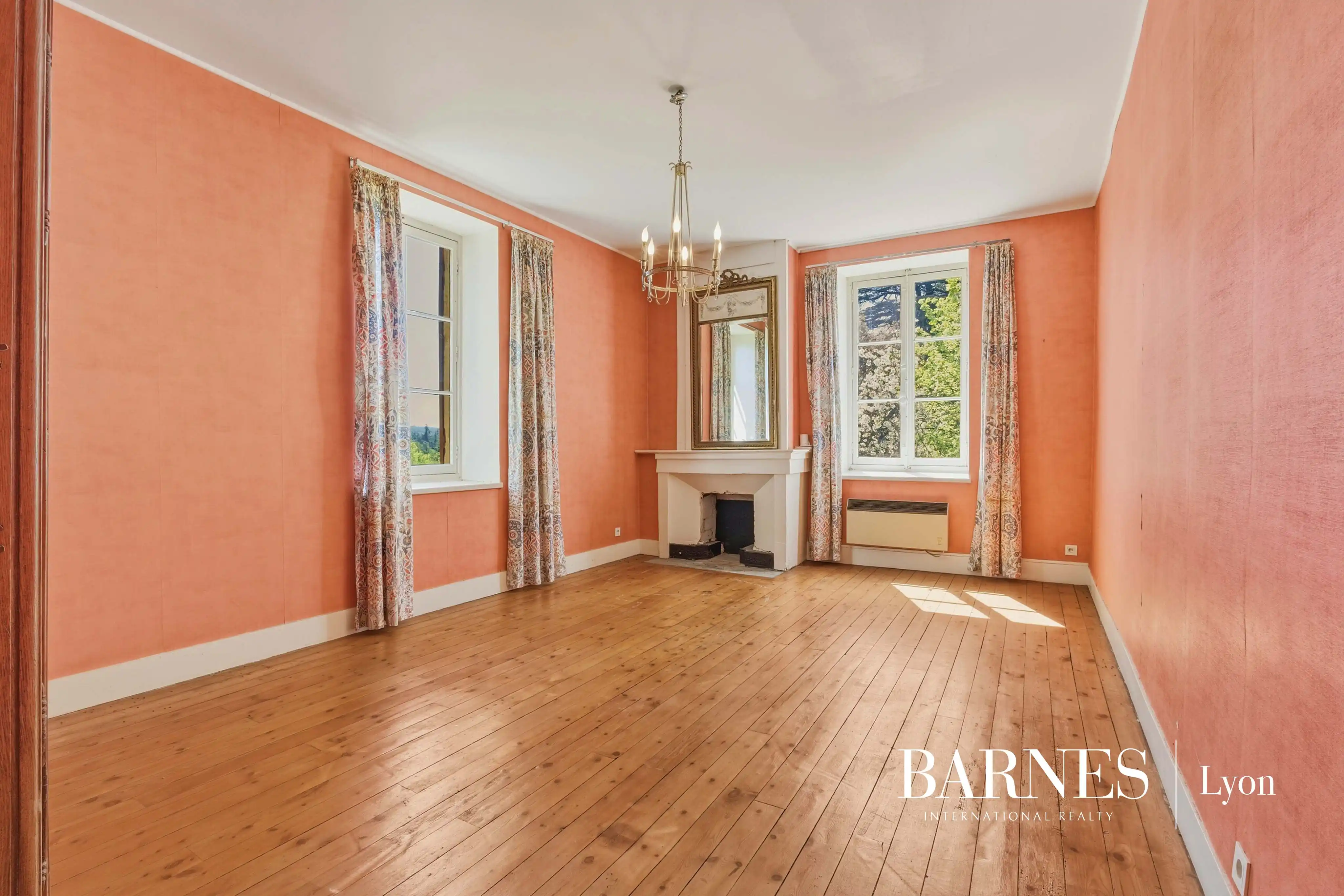Photographe immobilier intérieur Lyon - Volumes XIXe siècle Bastide de la Tour - Aelis Vision, Millery (69)
