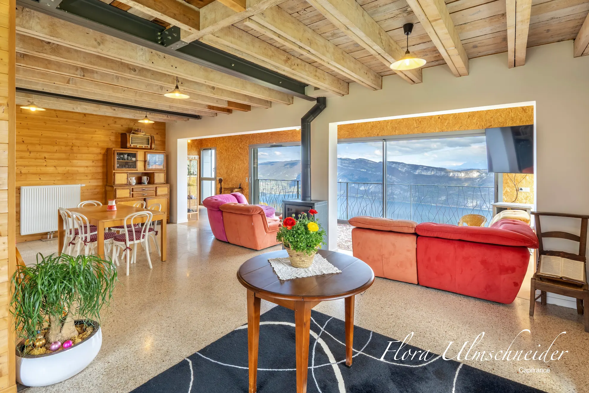 Photographie immobilière HDR - Cuisine ouverte maison vue lac du Bourget, Savoie - Aelis Vision