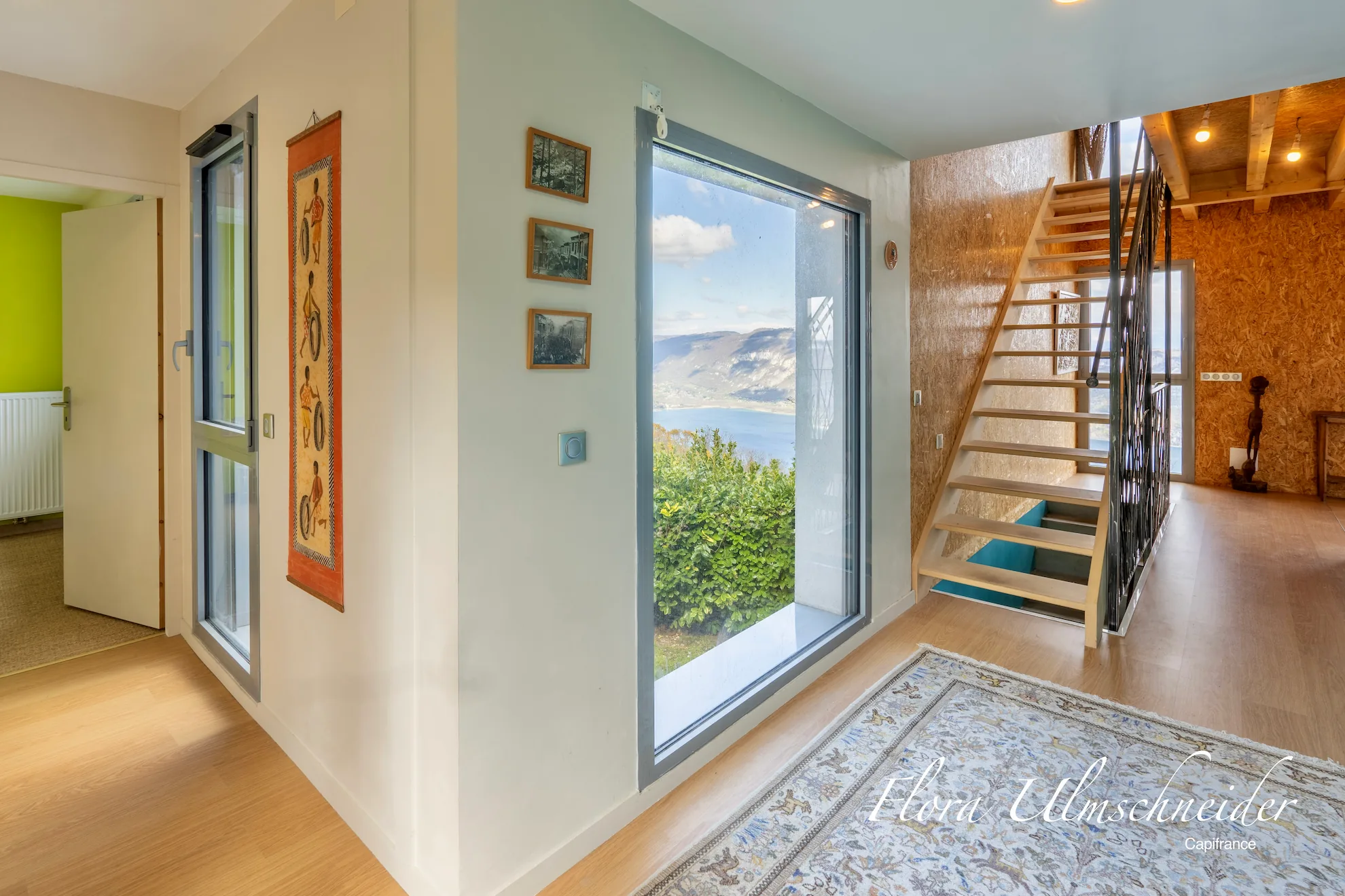 Photo immobilière intérieur - Chambre avec vue panoramique lac du Bourget - Reportage Aelis Vision